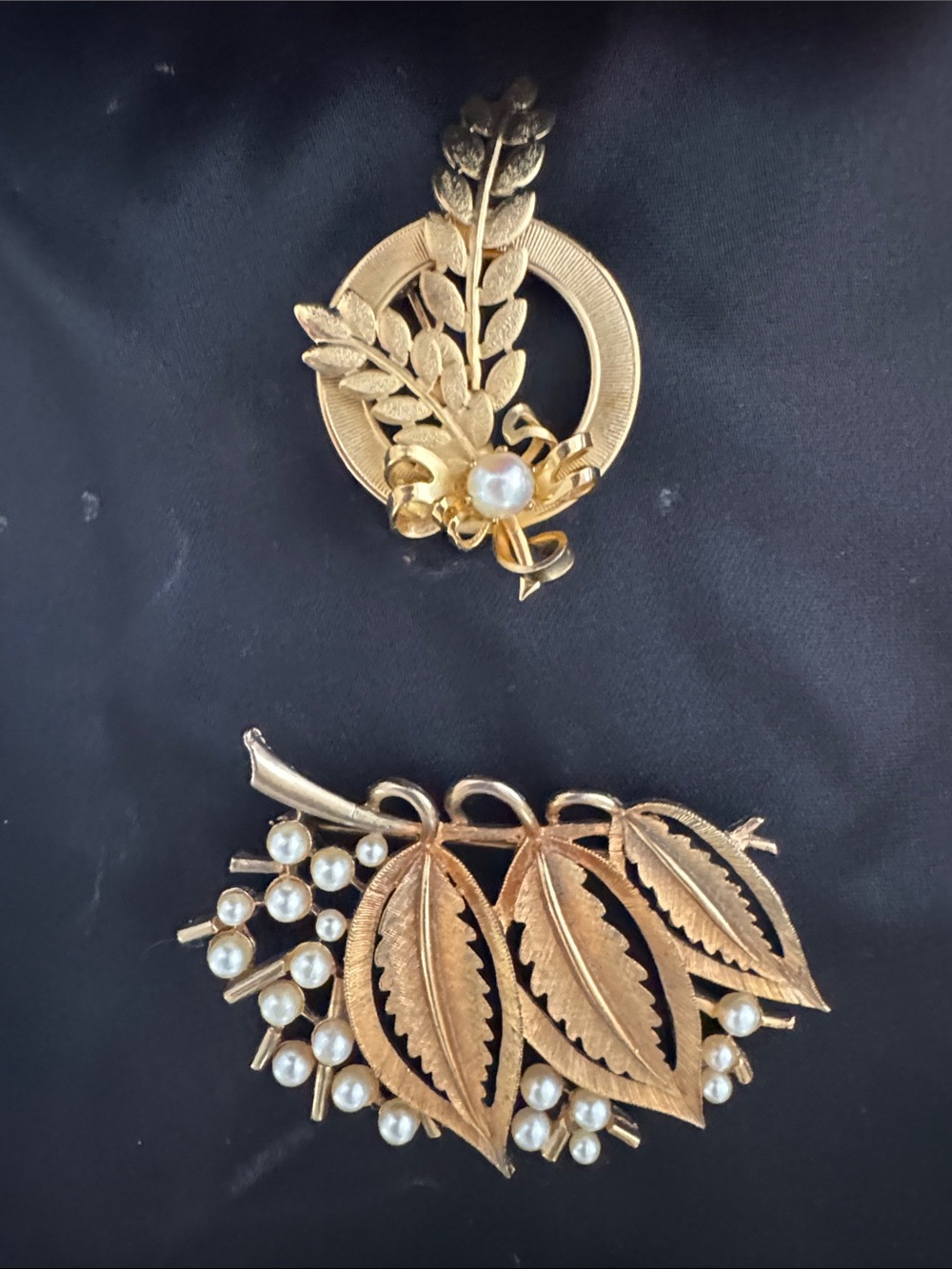 Gold-Tone Leaf and Pearl Brooch Set - Elegant Women’s Jewelry